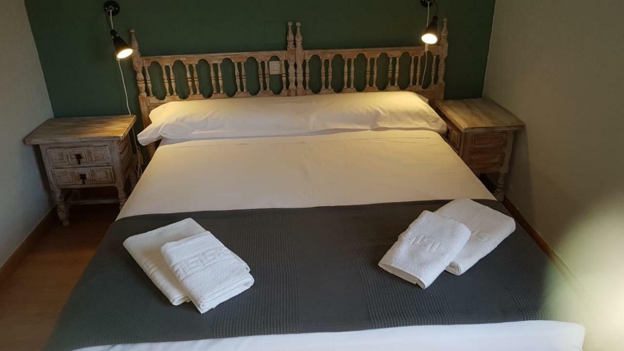 Hostal Becerril Becerril de la Sierra Esterno foto