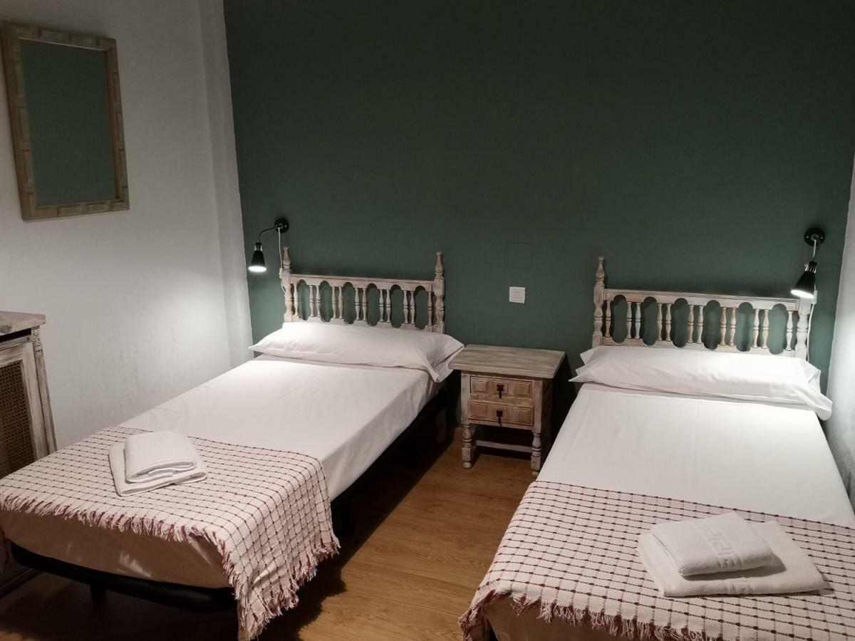 Hostal Becerril Becerril de la Sierra Esterno foto